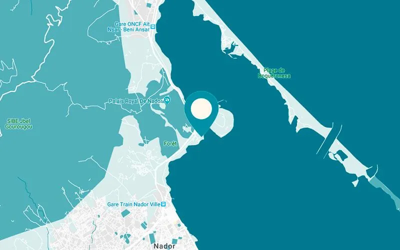 Carte de la ville de Nador au Maroc, avec des zones colorées et des points d'intérêt marqués